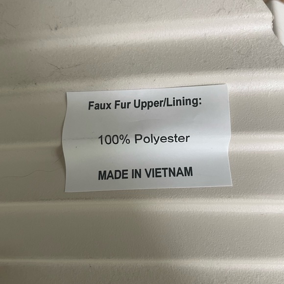 Koolaburra by UGG - Black faux fur slippers. Size 7 - Picture 5 of 6